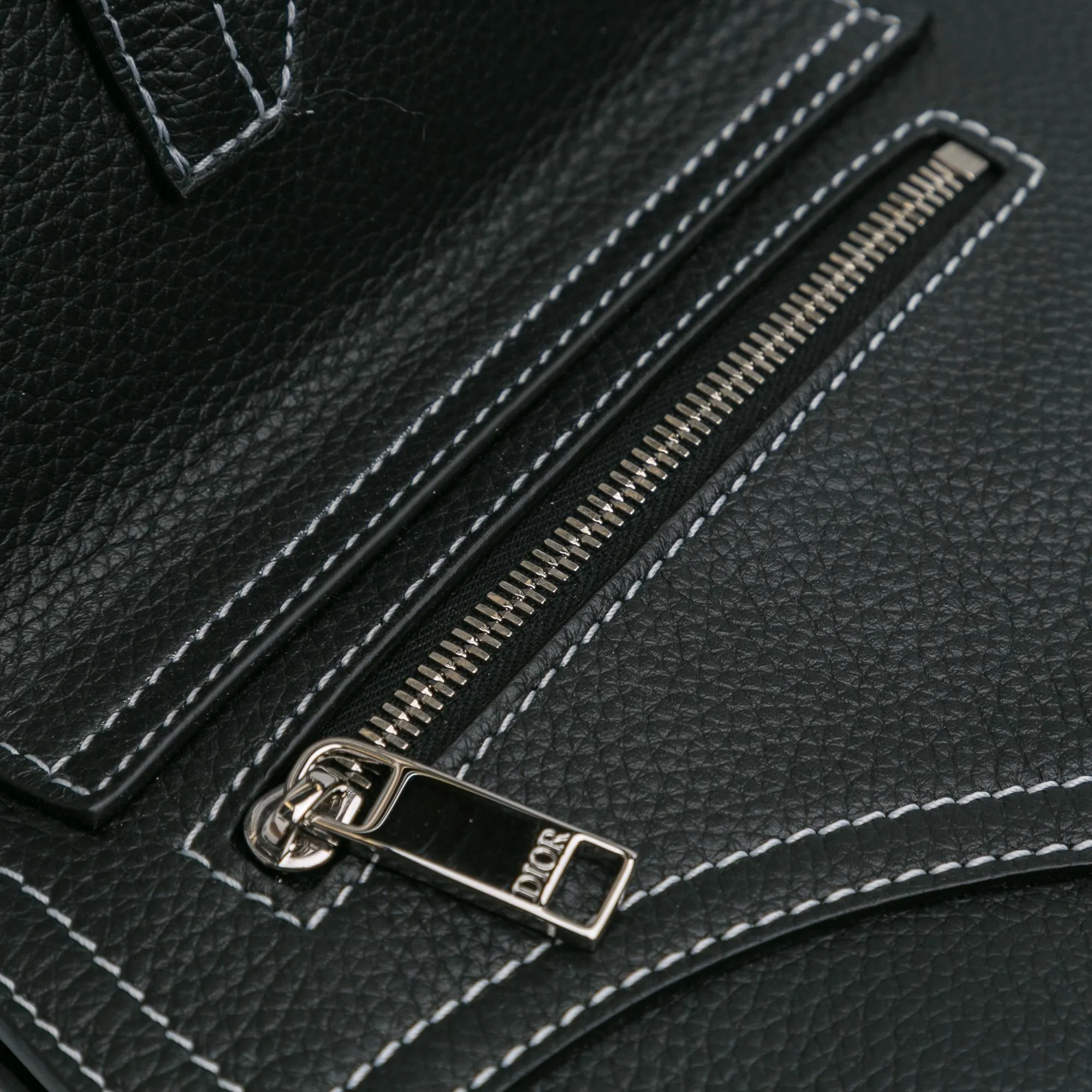 Dior Kaws Grained Calfskin Saddle Pouch (SHG-M72M8X)