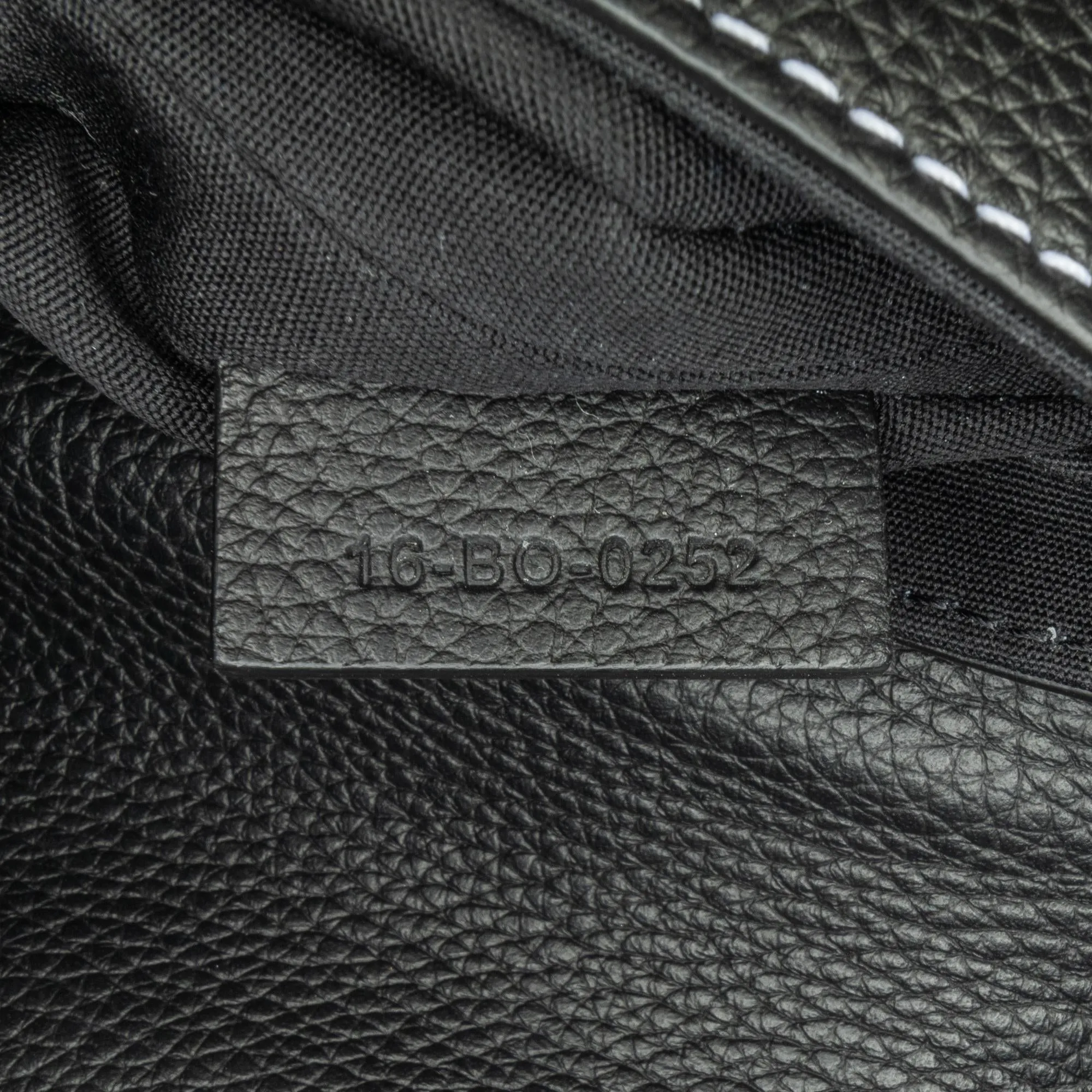 Dior Kaws Grained Calfskin Saddle Pouch (SHG-M72M8X)