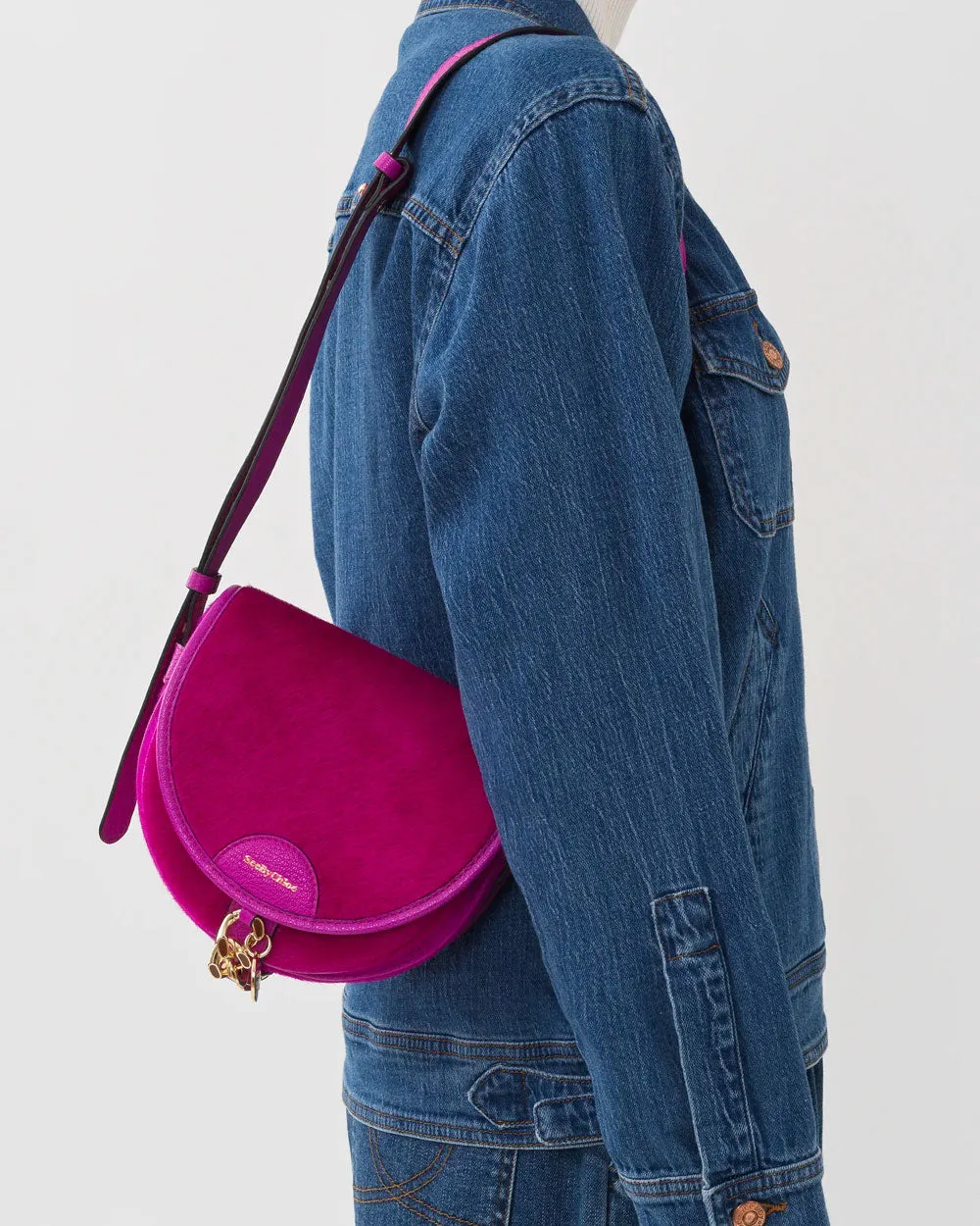 Mara Small Saddle in Fuchsia